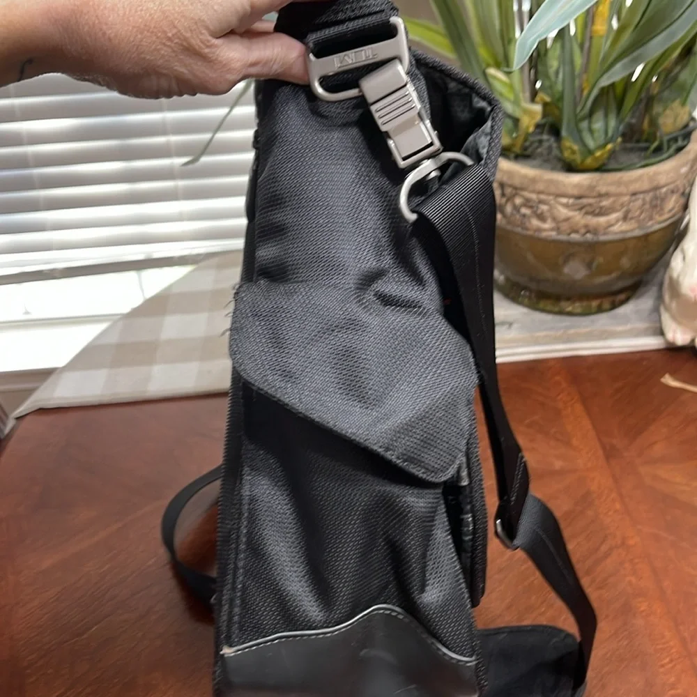 Tumi T-Tech Pulse Laptop Messenger Bag briefcase